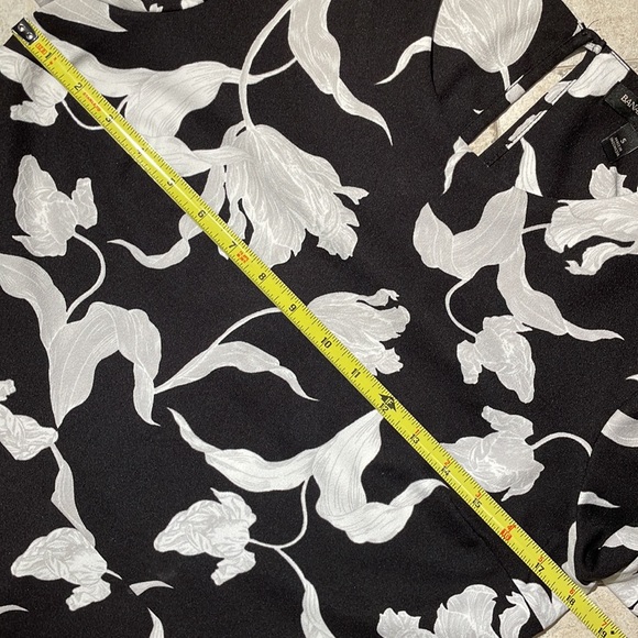 Banana Republic Factory black/white Floral Peplum Short Sleeve Blouse. Size S - Picture 6 of 10